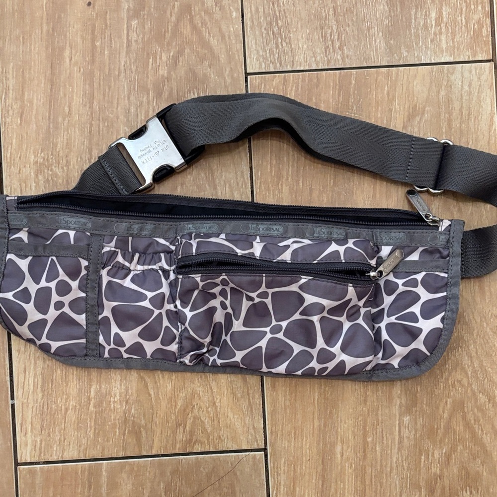 Stylish Gray Giraffe Print Men's Bag